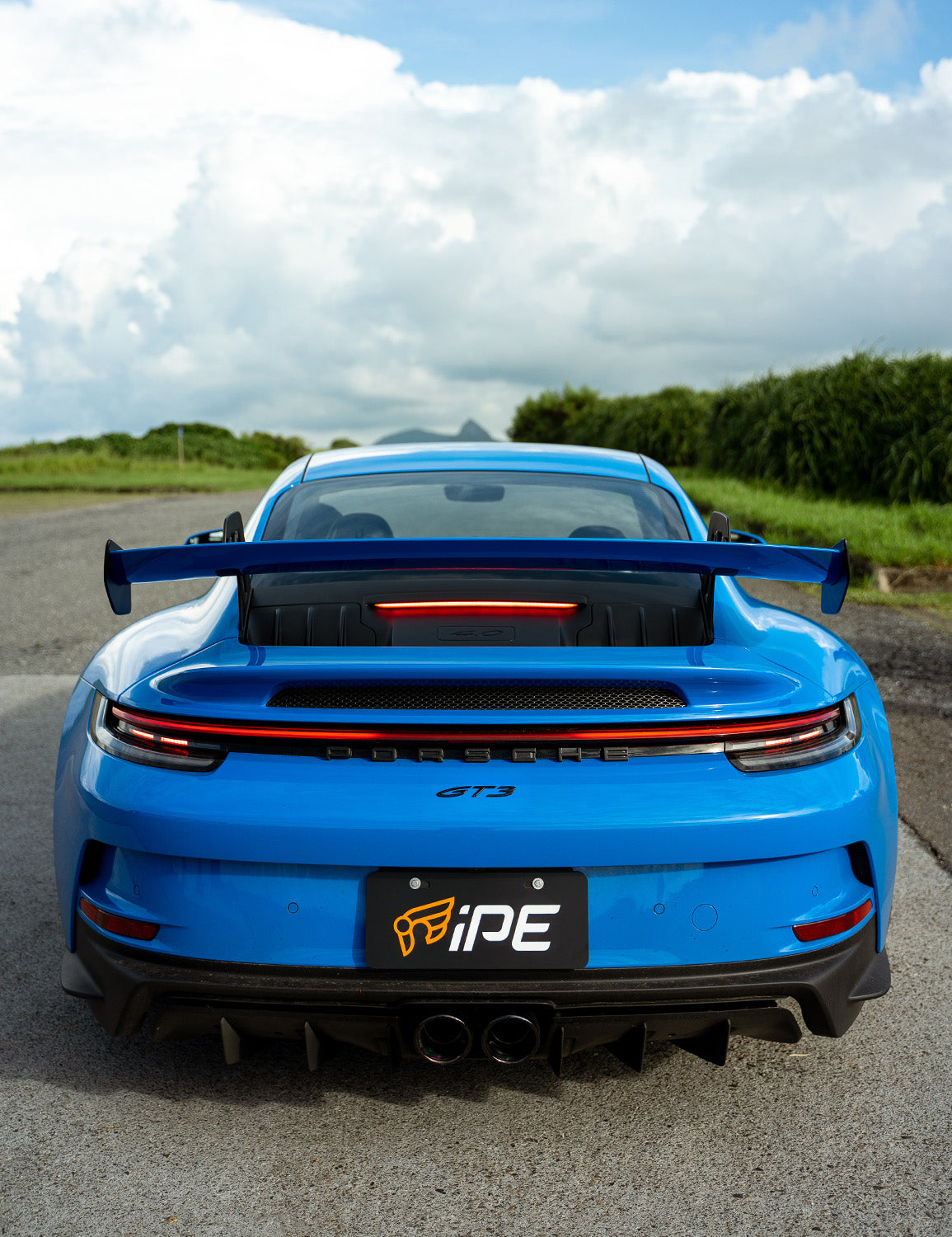Porsche 992 GT3 parking in a wild place