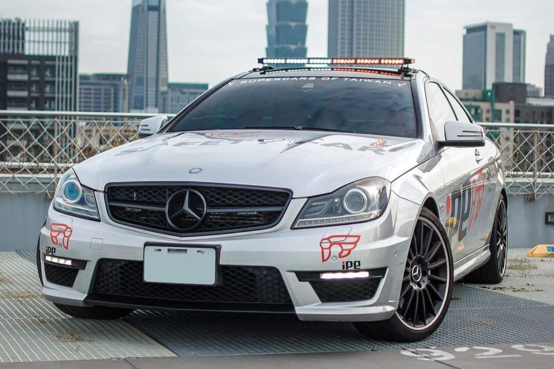 梅賽德斯-奔馳 AMG C63 (C204/W204/X204) <tc>排氣管</tc> 系統